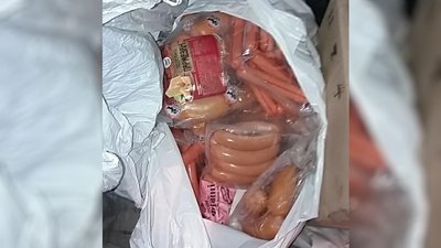 У Запоріжжі викрали 2 пакети з ковбасою та 300 яєць У Запоріжжі викрали 2 пакети з ковбасою та 300 яєць
