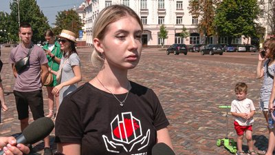 “Поверніть гарнізон Маріуполя живими!”: чернігівці вийшли на акцію протесту “Поверніть гарнізон Маріуполя живими!”: чернігівці вийшли на акцію протесту