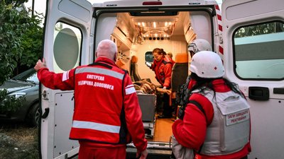 Травмувалась жінка через російських обстріл по селу на Чернігівщині