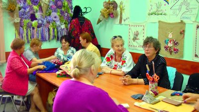 Жилети на холодну пору року виготовляють у вінницькому терцентрі
