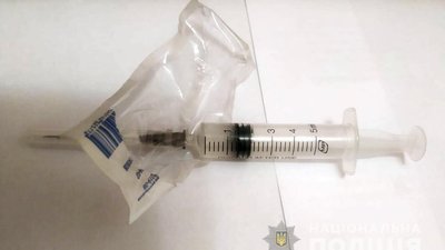 На Житомирщині затримали жительку райцентру під час збуту наркотиків