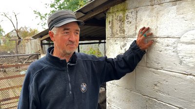 Житель пошкодженого будинку в Ясногірці Сергій
