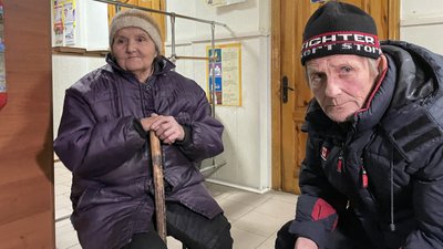 "Господарство цього не варте": Червоний Хрест евакуює людей з лінії фронту на Харківщині "Господарство цього не варте": Червоний Хрест евакуює людей з лінії фронту на Харківщині