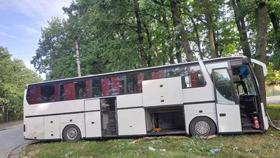 На Черкащині міжнародний пасажирський автобус втрапив в ДТП. Поліція з'ясовує обставини На Черкащині міжнародний пасажирський автобус втрапив в ДТП. Поліція з'ясовує обставини