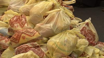 НА ВИХІДНІ! По тисячі продуктових наборів – за день: черкаські волонтери допомагають переселенцям НА ВИХІДНІ! По тисячі продуктових наборів – за день: черкаські волонтери допомагають переселенцям