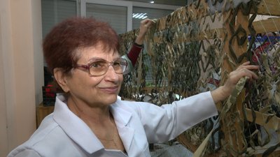 91-річна жителька Черкас щодня шиє для захисників України подушки 91-річна жителька Черкас щодня шиє для захисників України подушки