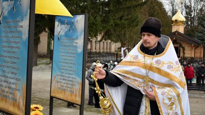 У селі Івангород вшанували полеглих воїнів