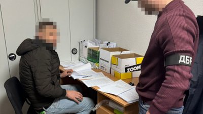 На Донеччині командиру взводу оголосили підозру за незаконні виплати та СЗЧ