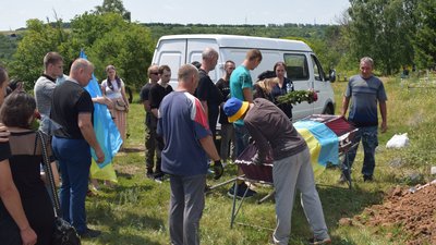 На Харківщині попрощалися з полеглим захисником з Люботинської громади На Харківщині попрощалися з полеглим захисником з Люботинської громади