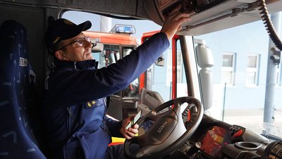 Словаччина передала закарпатським рятувальникам два пожежні автомобілі Словаччина передала закарпатським рятувальникам два пожежні автомобілі