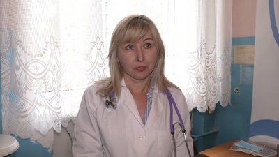 Лікарка Ірина Хохол у складі виїзної медичної бригади у селі Вознесенське
