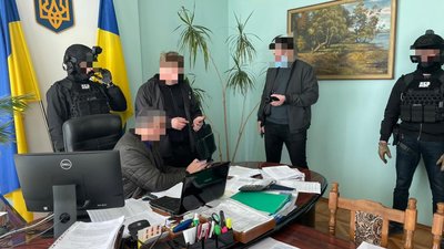 Прокуратура викрила податківця на хабарі в 50 тисяч гривень