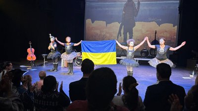 Музика, виступ, гурт Dakh Daughters