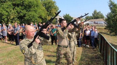 На Чернігівщині в останню путь провели солдата Віктора Свіргуна