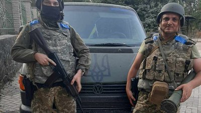 Володимир Овчарук служив у 3 танковій бригаді, на Харківщині возив особовий склад на лінію фронту, 2022 рік. Фото: Спілка воїнів-лісівників України Володимир Овчарук служив у 3 танковій бригаді, на Харківщині возив особовий склад на лінію фронту, 2022 рік. Фото: Спілка воїнів-лісівників України