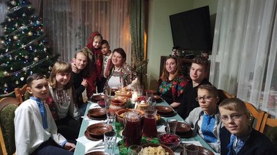 Виховує 10 дітей. На Львівщині колишня монахиня відкрила будинок сімейного типу Виховує 10 дітей. На Львівщині колишня монахиня відкрила будинок сімейного типу
