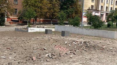 Гатили зі "Смерчів" та "Градів". Марганець після обстрілу військ РФ Гатили зі "Смерчів" та "Градів". Марганець після обстрілу військ РФ