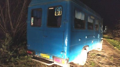 У Рівному неповнолітній на краденій маршрутці втікав від поліції. Це третій його проступок