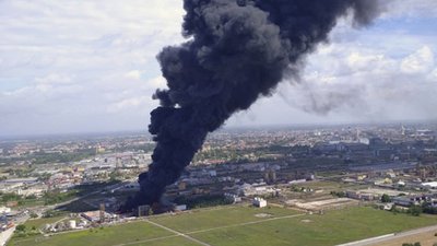 Венецію затягнуло чорним димом через вибух на хімзаводі