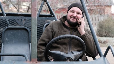 Волонтерять усім селом. Як в громаді на Буковині впродовж року війни допомагають військовим