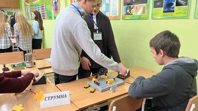 Лекції та експерименти офлайн. У Кривому Розі відкрили освітній хаб для дев`ятикласників Лекції та експерименти офлайн. У Кривому Розі відкрили освітній хаб для дев`ятикласників