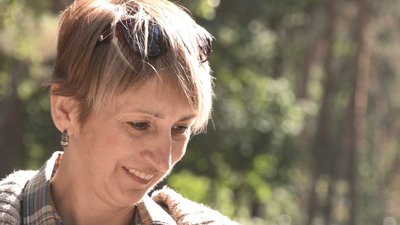 Переселенка в черкаському парку в’яже іграшки просто неба Переселенка в черкаському парку в’яже іграшки просто неба
