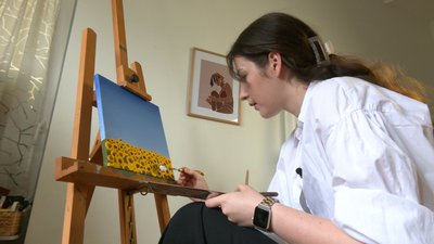 Малює, продає і волонтерить. Франківська художниця Ірина Симчич допомагає ЗСУ з початку війни Малює, продає і волонтерить. Франківська художниця Ірина Симчич допомагає ЗСУ з початку війни
