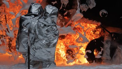Пожежники ліквідовують займання, яке сталося через атаку РФ