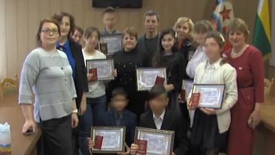 Росія роздає сиротам на окупованих територіях свої паспорти — ЗМІ Росія роздає сиротам на окупованих територіях свої паспорти — ЗМІ