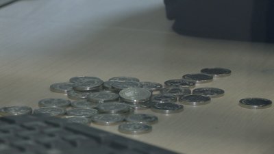 "Смілива гривня": рівняни перераховують монети на ЗСУ "Смілива гривня": рівняни перераховують монети на ЗСУ