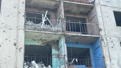 Понад 30 російських авіаударів: як відновлюється село Шевелівка під Балаклією Понад 30 російських авіаударів: як відновлюється село Шевелівка під Балаклією