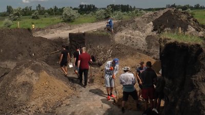 Сподіваються знайти поховання скіфів. На Луганщині тривають розкопки стародавнього кургану Сподіваються знайти поховання скіфів. На Луганщині тривають розкопки стародавнього кургану