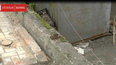 На Центральному ринку у Луцьку знесли ворота входу На Центральному ринку у Луцьку знесли ворота входу