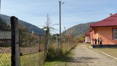 Реалії школи в селі Луги на Закарпатті за 15 км від Говерли