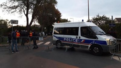 Убивство вчителя у Франції: поліція перевіряє пів сотні ісламістських організацій
