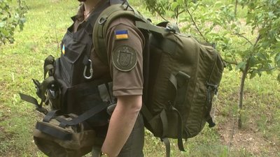 Вага бронежилета і медичного рюкзака - до 40 кілограмів. Вага бронежилета і медичного рюкзака - до 40 кілограмів.