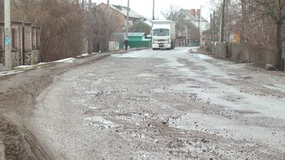 "Яма на ямі". У громаді на Вінниччині просять відремонтувати об'їзну "Яма на ямі". У громаді на Вінниччині просять відремонтувати об'їзну