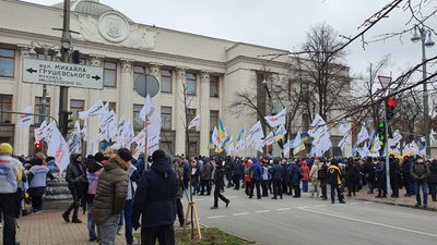 У Києві мітингувальники перекрили вулицю Грушевського