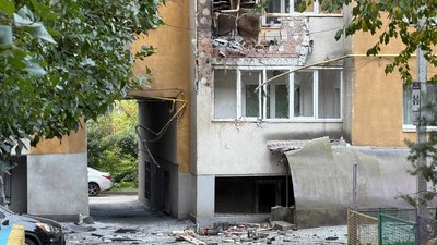 Внаслідок атаки пошкодило житловий будинок та автомобілі