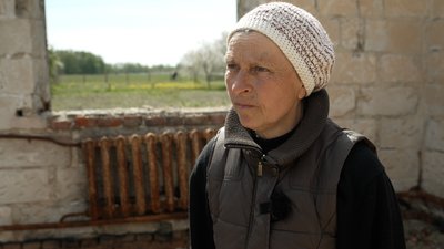 На Чернігівщині волонтери почали будувати будинок хлопчику, який продавав молоко, щоб вилікувати маму На Чернігівщині волонтери почали будувати будинок хлопчику, який продавав молоко, щоб вилікувати маму