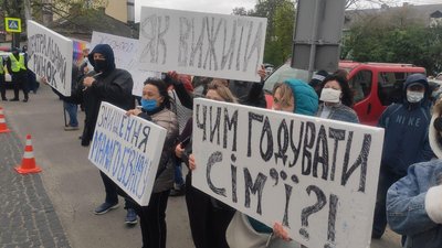 Підприємці у Луцьку пікетують міську раду