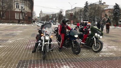 Тернопільські байкери працювали помічниками святого Миколая Тернопільські байкери працювали помічниками святого Миколая