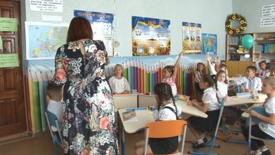 Лінійки, квести та чаювання — у школах Черкащини відсвяткували День знань Лінійки, квести та чаювання — у школах Черкащини відсвяткували День знань