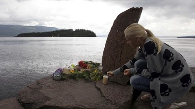 "Я бачила шокованих людей, поранених". Очевидиця теракту Брейвіка розповіла про трагедію 2011 року "Я бачила шокованих людей, поранених". Очевидиця теракту Брейвіка розповіла про трагедію 2011 року