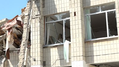 "Ми відбудуємо наш ліцей і над ним майорітиме жовто-блакитний стяг, як символ незламності" – директор Іван Денисюк "Ми відбудуємо наш ліцей і над ним майорітиме жовто-блакитний стяг, як символ незламності" – директор Іван Денисюк