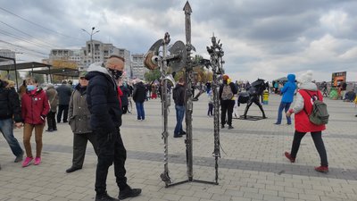 Скульптура сокола та найдовший ланцюг. У Дніпрі розпочався «KOVAL FEST»