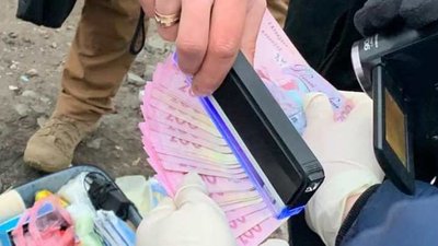На Херсонщині СБУ викрила командира підрозділу Нацгвардії на вимаганні грошей з підлеглих На Херсонщині СБУ викрила командира підрозділу Нацгвардії на вимаганні грошей з підлеглих