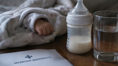 Немовля, пляшка, вода, отруєння, нітрати