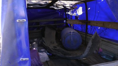У Чернігові снаряд влучив під машину, яка розвозила містянам воду. Є загиблі та травмовані У Чернігові снаряд влучив під машину, яка розвозила містянам воду. Є загиблі та травмовані