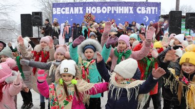 На Житомирщині встановили новий рекорд України – близько 4,5 годин співали колядки та щедрівки На Житомирщині встановили новий рекорд України – близько 4,5 годин співали колядки та щедрівки